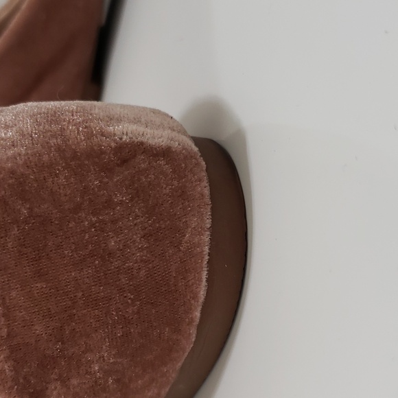 Womens Super Cute and Comfortable H&M Velvet Pointed Toe Ballet Flats - Picture 4 of 6